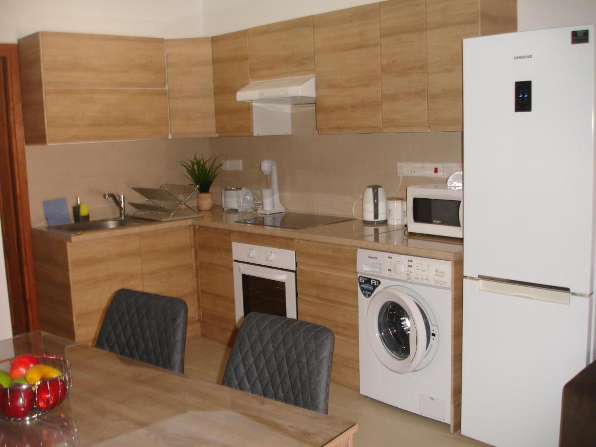 Love Holiday Suite 1 Tris Elies Exterior foto