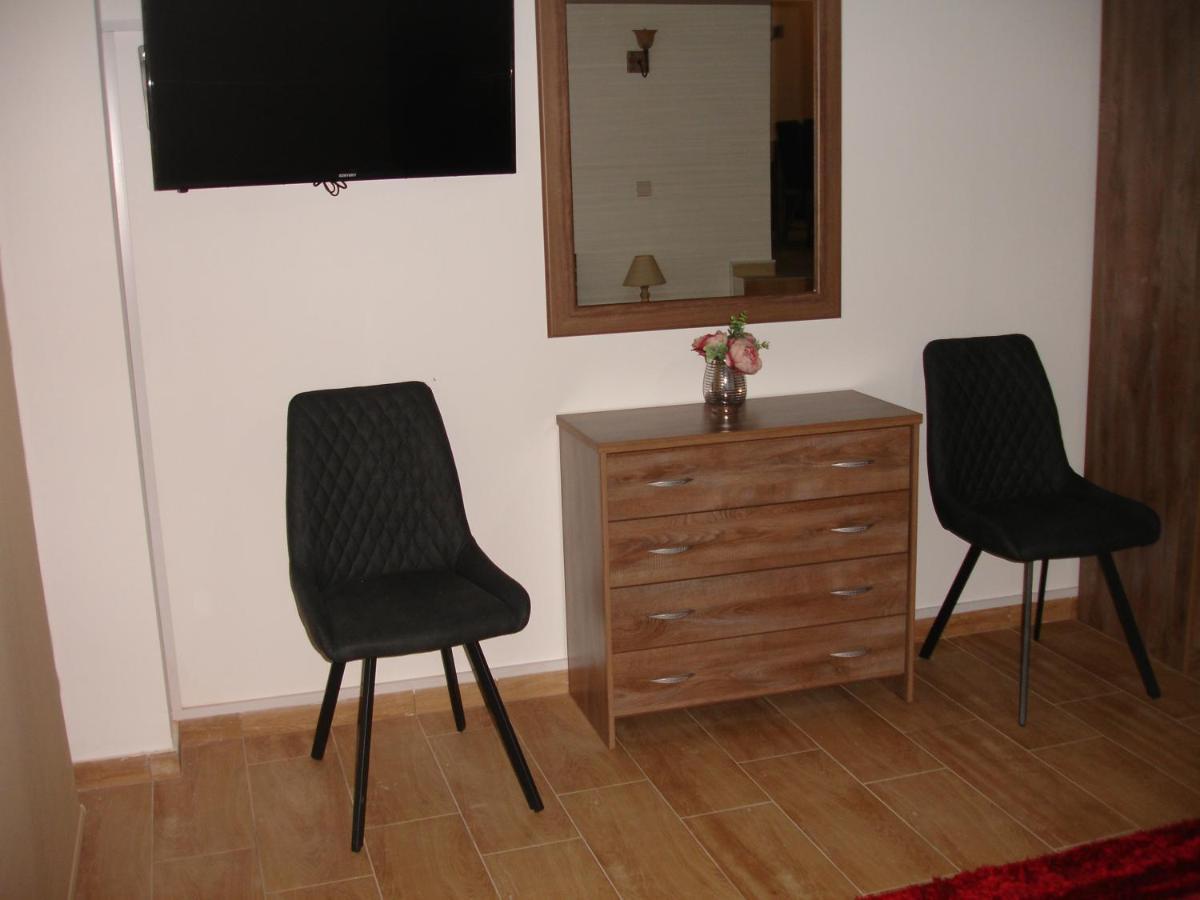 Love Holiday Suite 1 Tris Elies Exterior foto