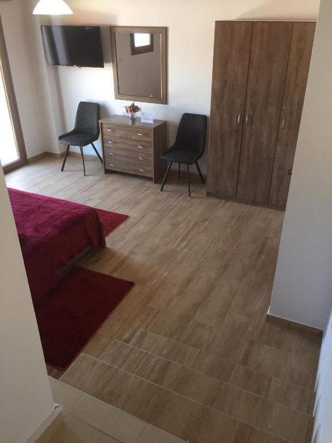 Love Holiday Suite 1 Tris Elies Exterior foto