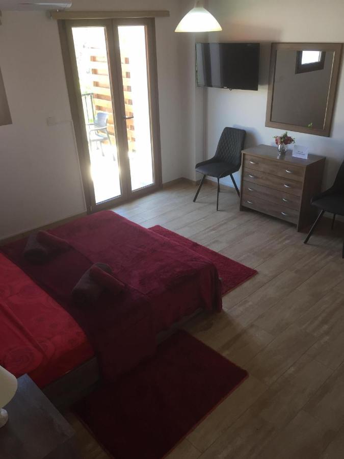 Love Holiday Suite 1 Tris Elies Exterior foto
