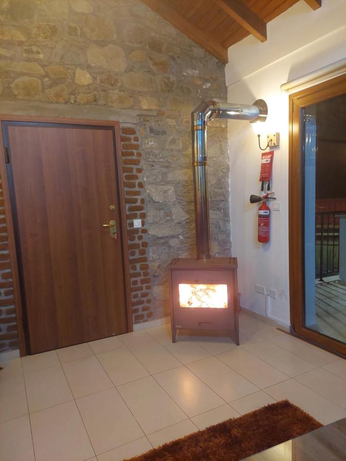 Love Holiday Suite 1 Tris Elies Exterior foto