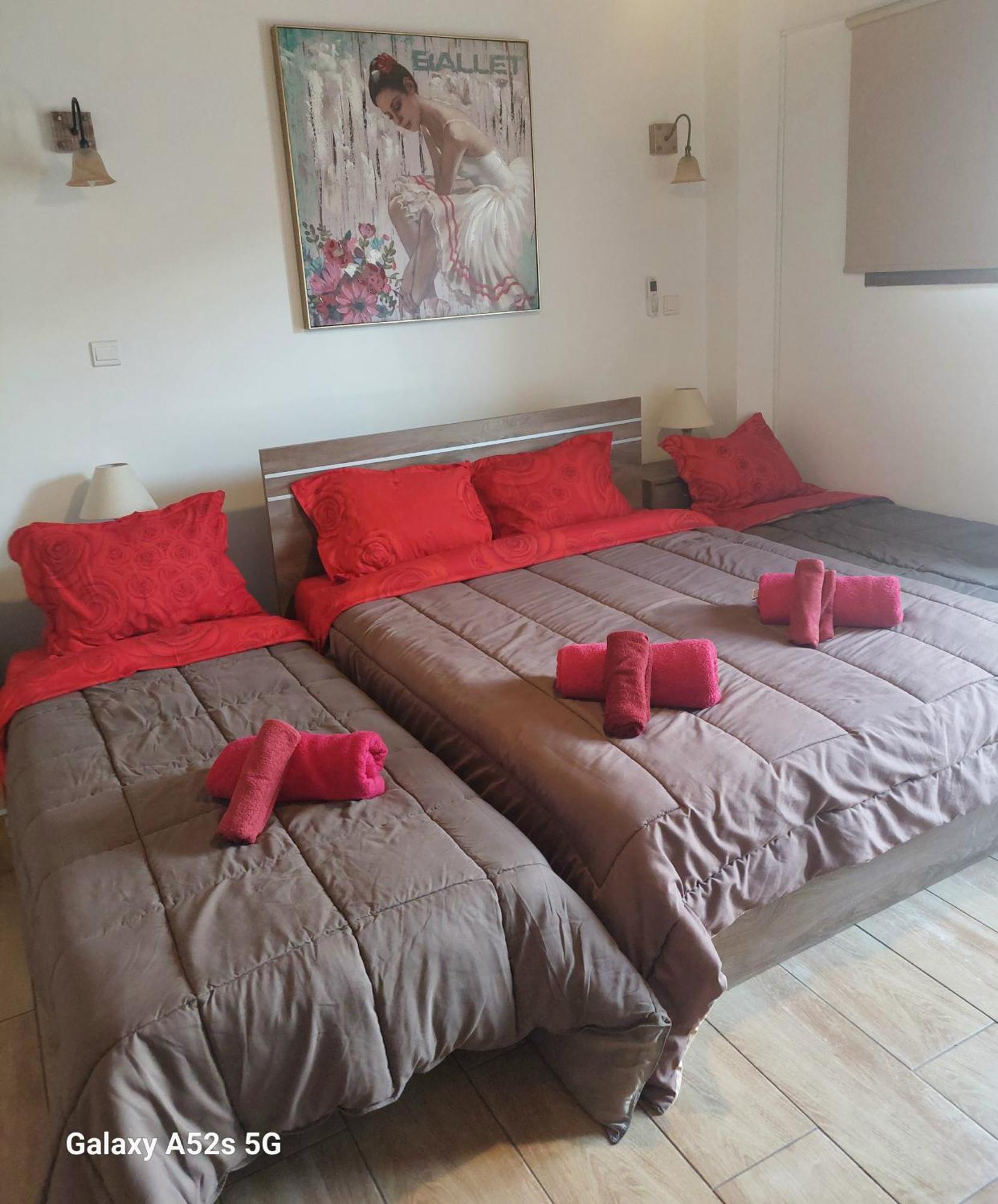 Love Holiday Suite 1 Tris Elies Exterior foto
